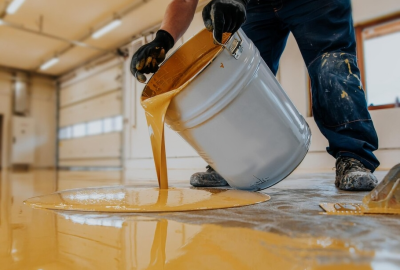 closeup-shot-construction-worker-pouring-out-epoxy-resin-from-bucket-onto-floor_665346-26472 closeup-shot-construction-worker-pouring-out-epoxy-resin-from-bucket-onto-floor_665346-26472